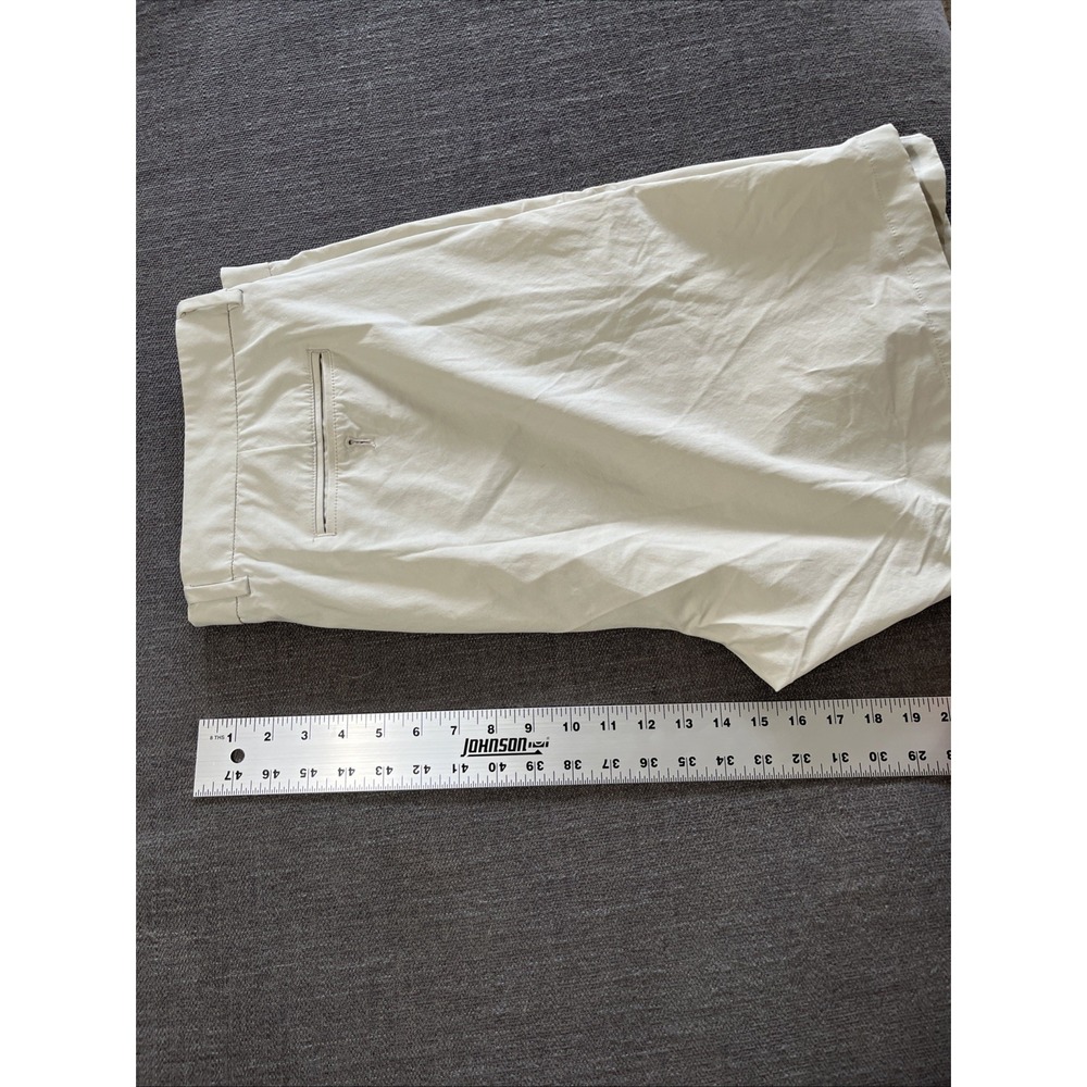 Vineyard Vines OTG Light Beige Performance Shorts Elastic Waist Size 40 - Picture 5 of 7